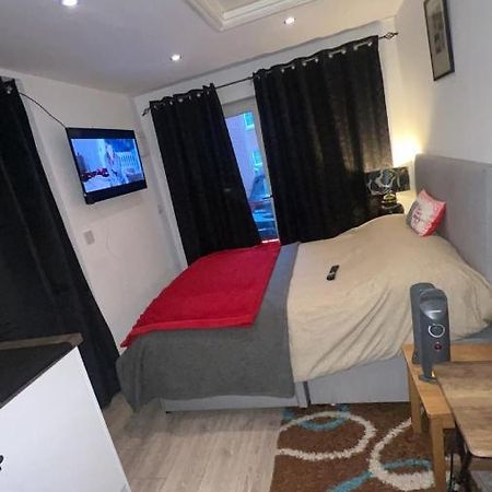 Cozy Small Studio Peterborough Zewnętrze zdjęcie